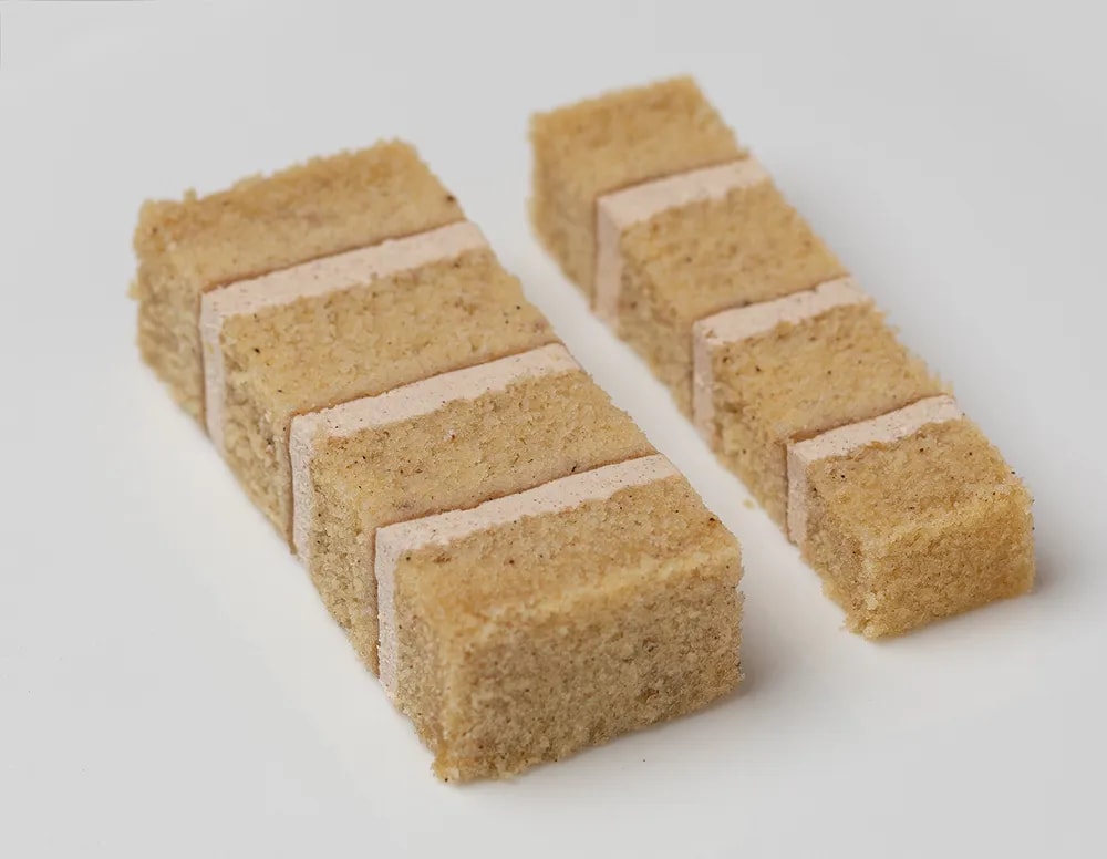 This sponge has an infusion of delicate spices and is filled with a cinnamon buttercream and apple sauce.